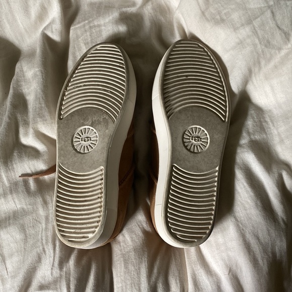 Brown UGG low chunk shoes - Picture 5 of 5